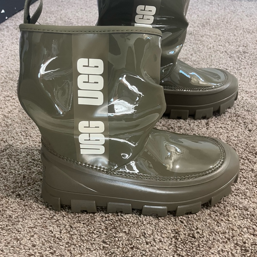 NWT UGG classic Brellah mini rain boot - Burnt Olive - Size 8